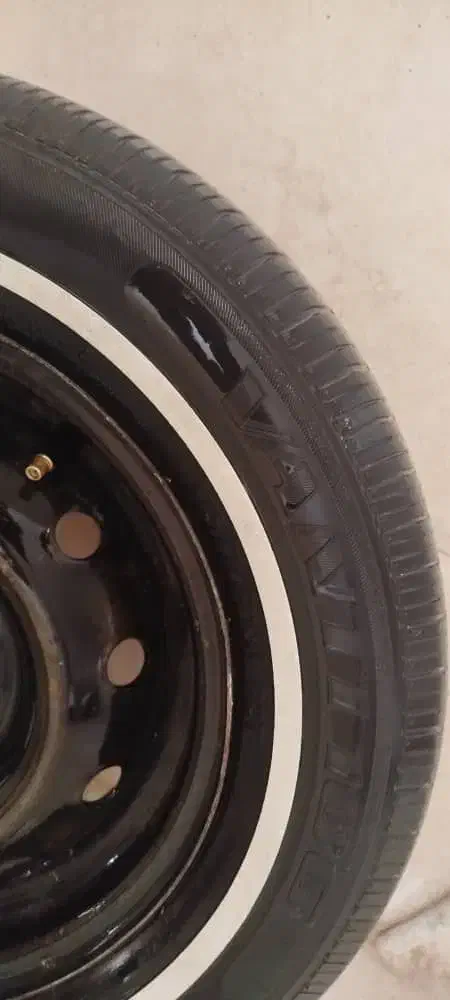 یک جفت لاستیک دور سفید|قطعات یدکی و لوازم جانبی|خرمآباد, |دیوار