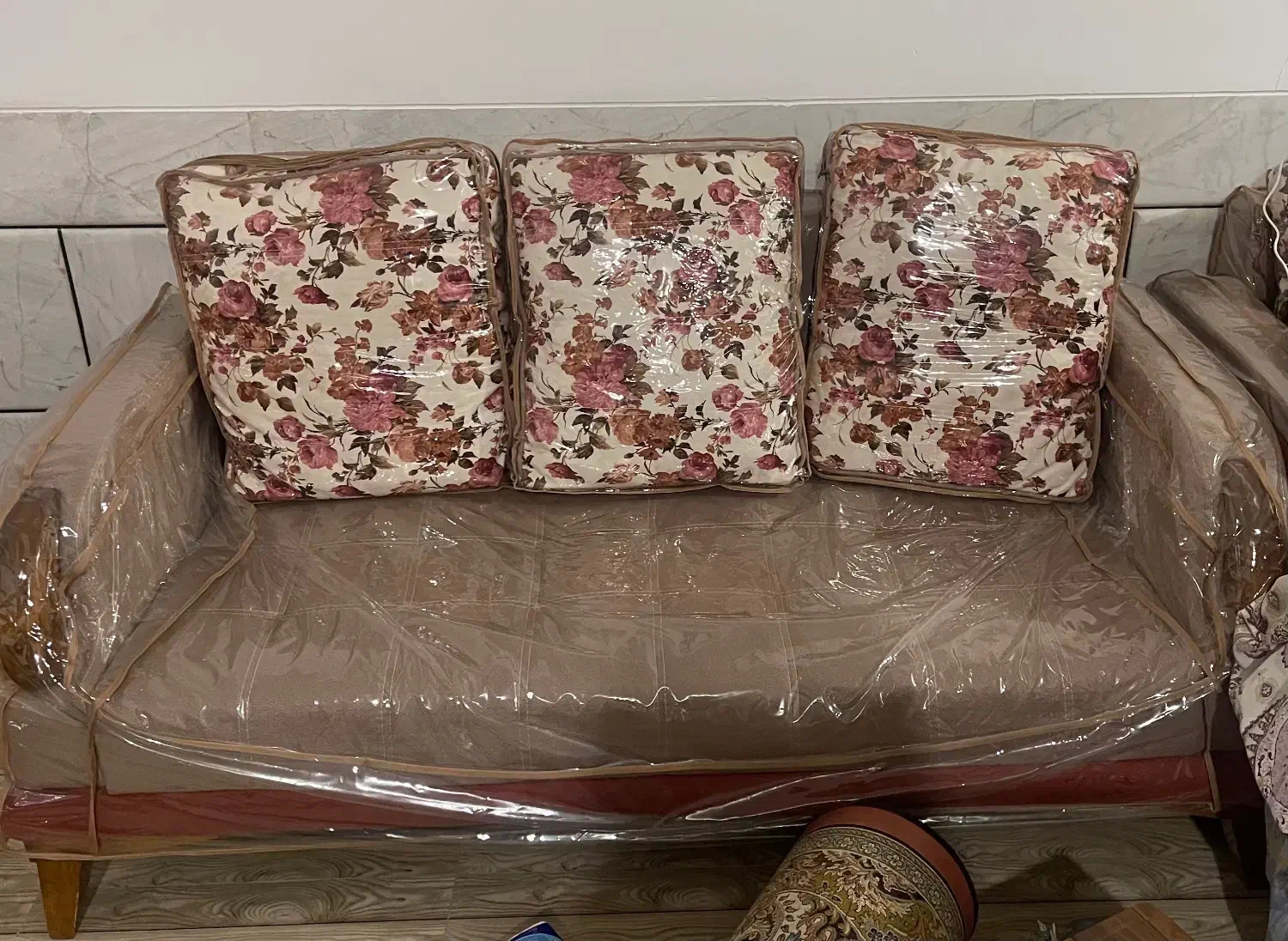 مبل ۷ نفره به همراه میز و سه عدد بخاری گازی|مبلمان خانگی و میز عسلی|لنجان, |دیوار