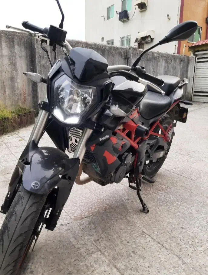 بنلی ۲۵۰ تک|موتورسیکلت|ری, بی‌بی شهر بانو|دیوار