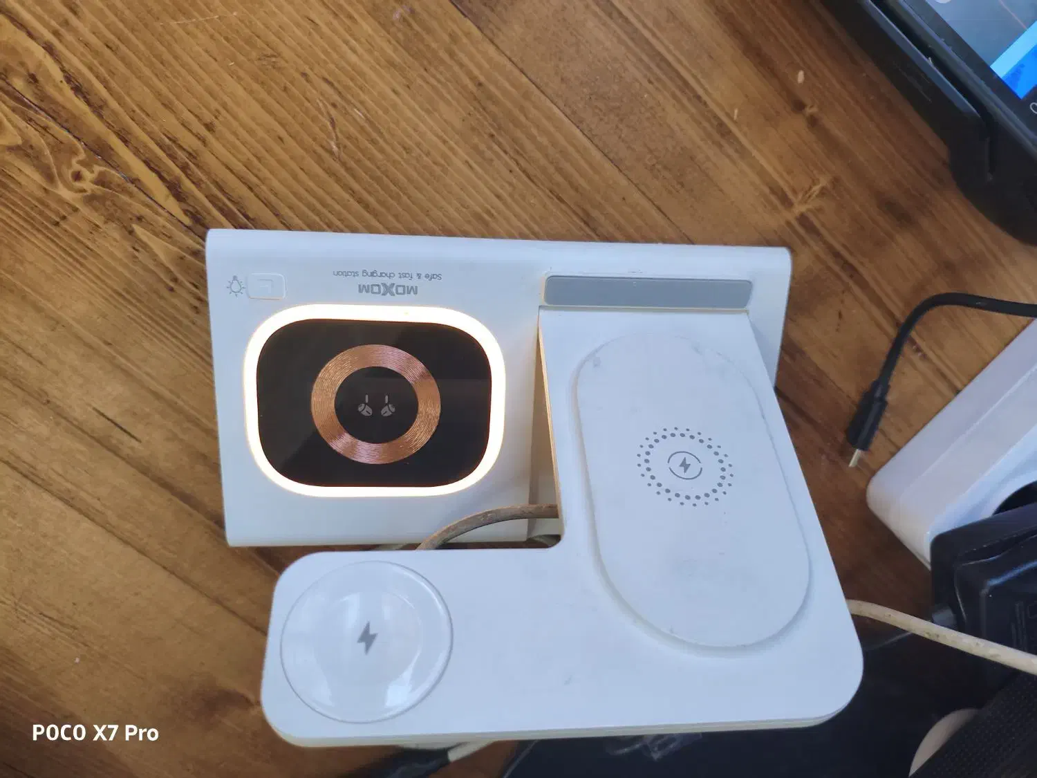 شارژر وایرلس و پایه نگهدارنده سه کاره موکسوم|لوازم جانبی موبایل و تبلت|بوکان, |دیوار