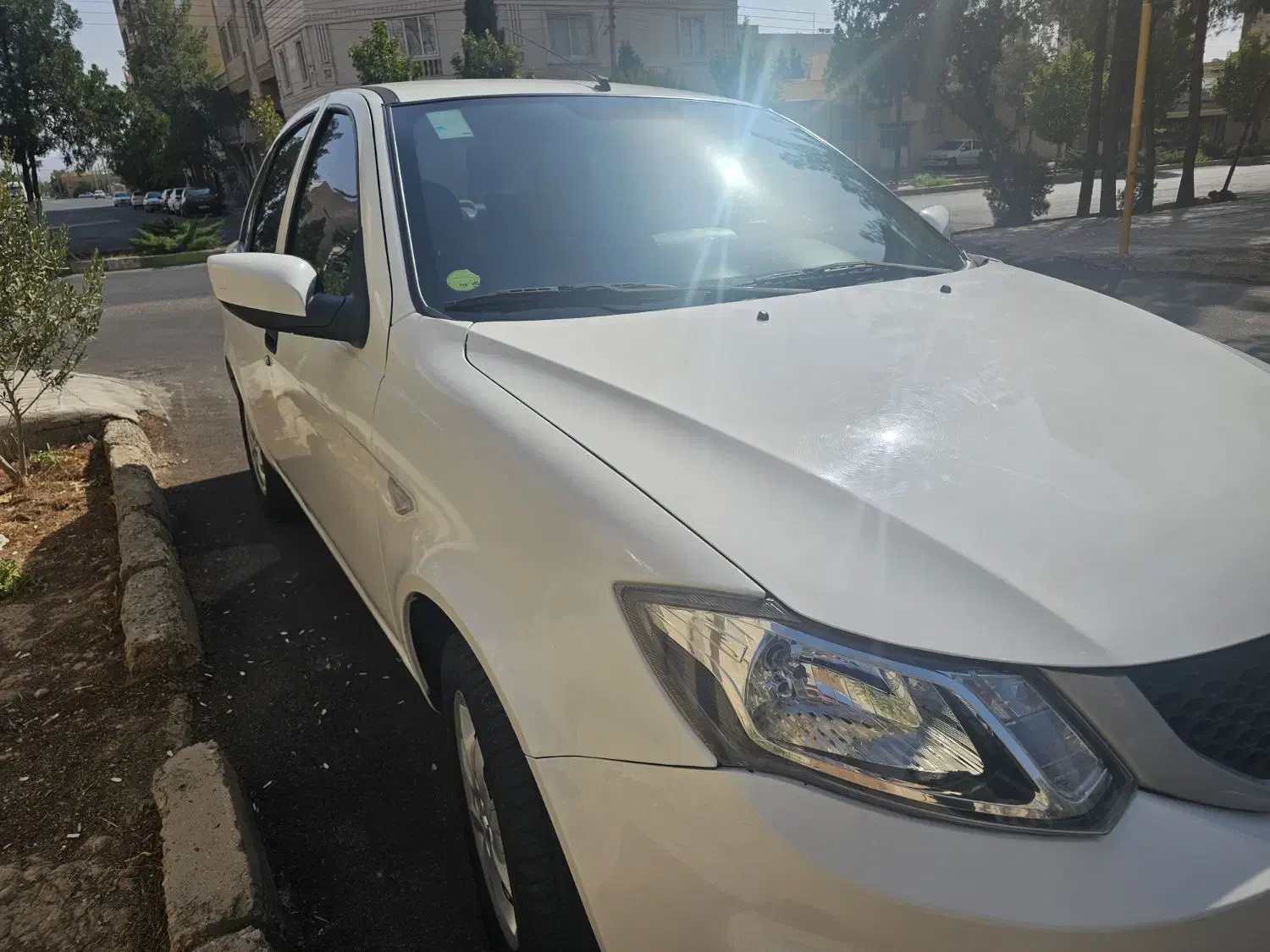 ساینا مدل ۴۰۲ با مانیتور|خودرو سواری و وانت|سمنان, |دیوار