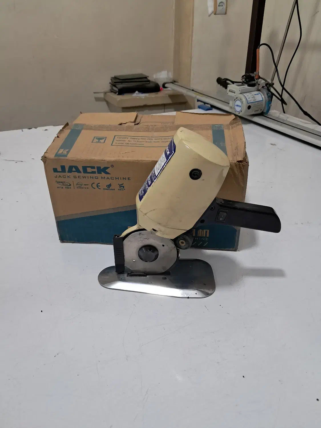 قیچی برقی گرد جک و تعدادی لوازم کارگاه|لوازم خیاطی و بافتنی|تهران, امیریه|دیوار