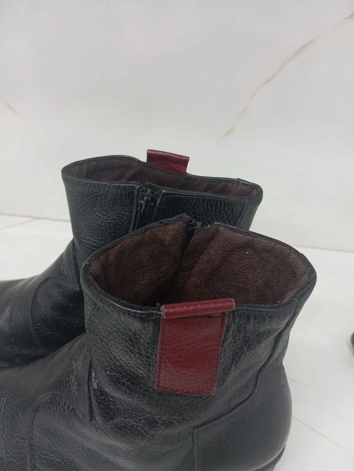 پوتین نو نو|کیف، کفش، کمربند|میانه, |دیوار