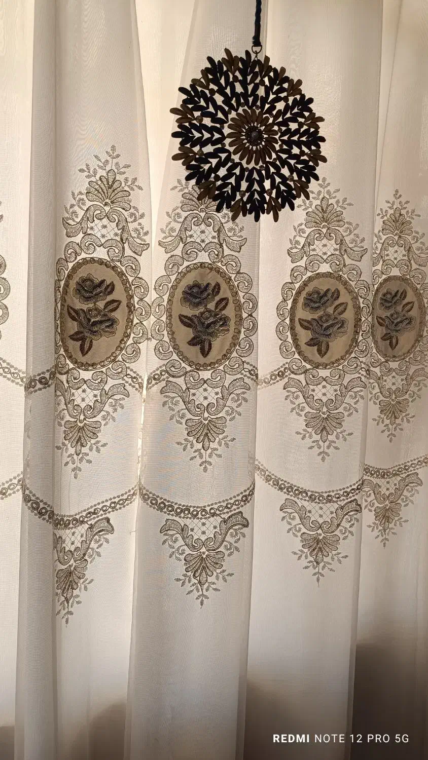 پرده سفید گل برجسته|پرده، رانر، رومیزی|اقبالیه, |دیوار