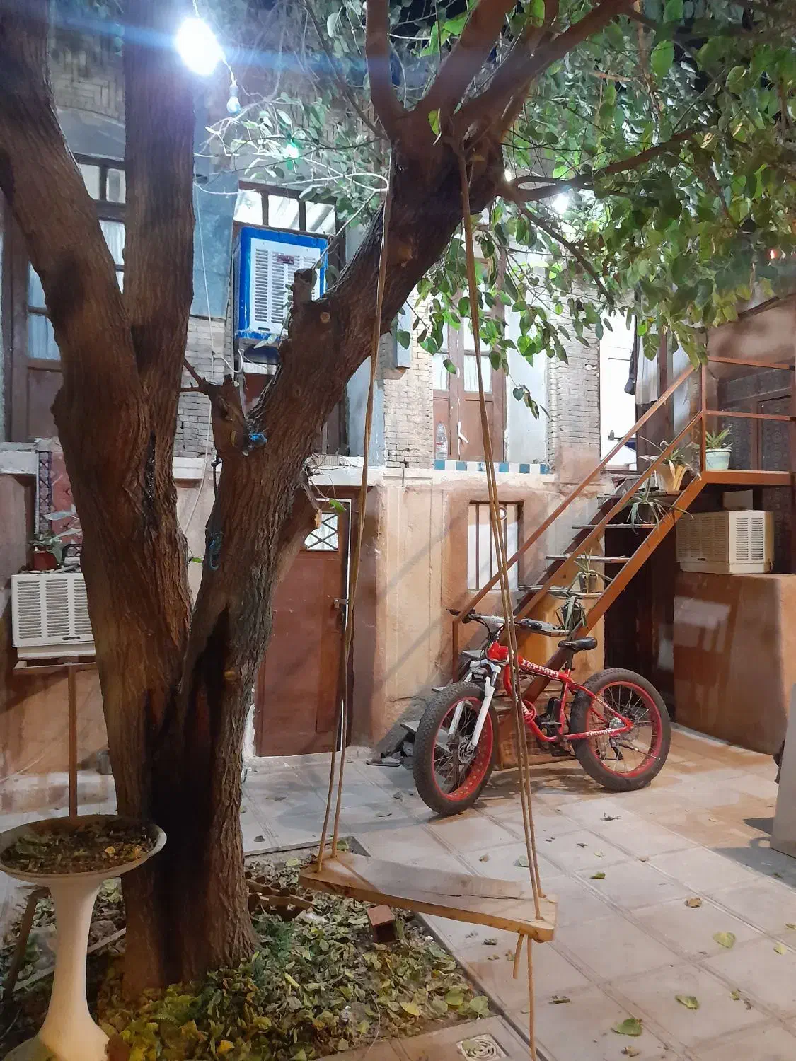 سوئیت/امن و نقلی/مرکز شیراز با وسایل|اجارهٔ خانه و ویلا|شیراز, سیاه سنگ|دیوار