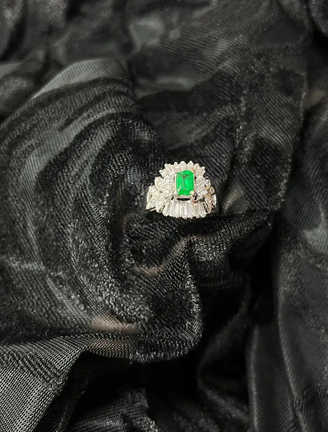 انگشتری زمرد نگین برلیان اصل|جواهرات|تبریز, |دیوار