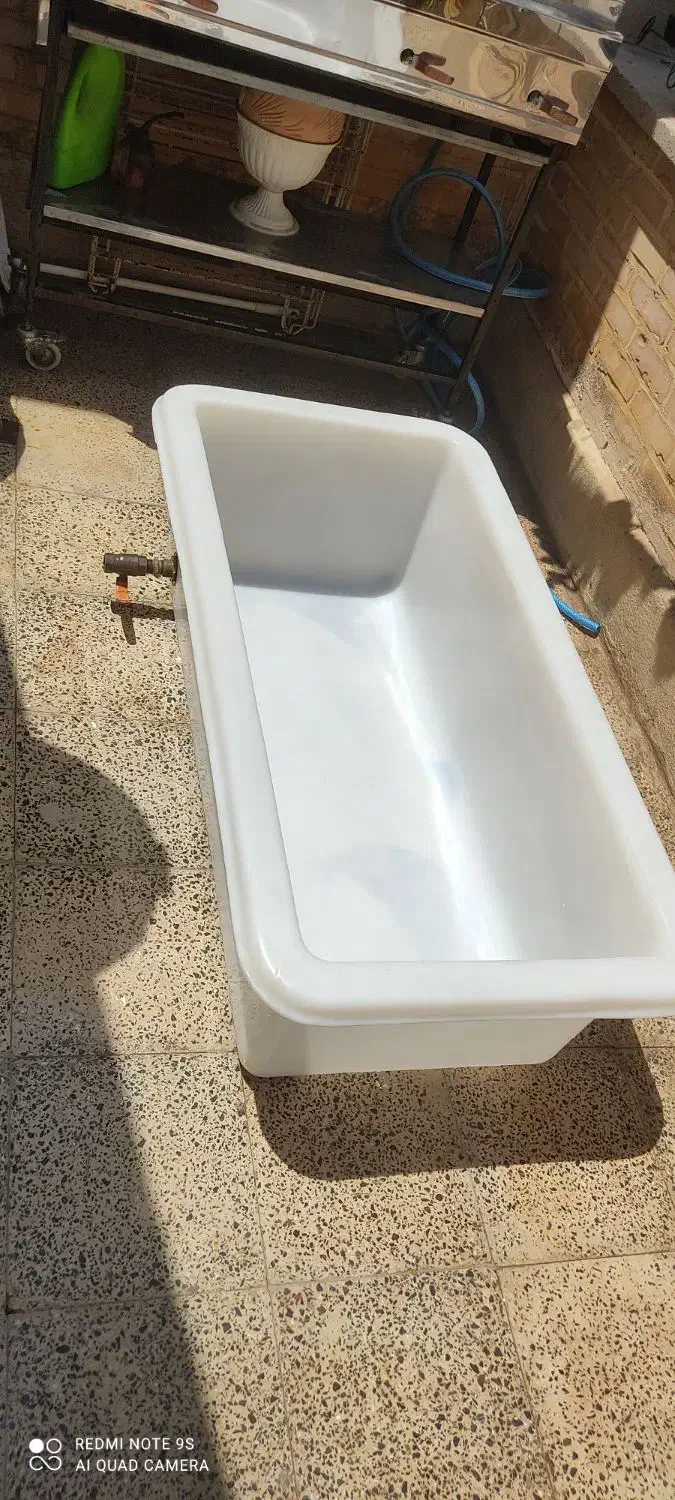 وان پلاستیکی همراه با شیر|ماشین‌آلات صنعتی|فولادشهر, A2|دیوار