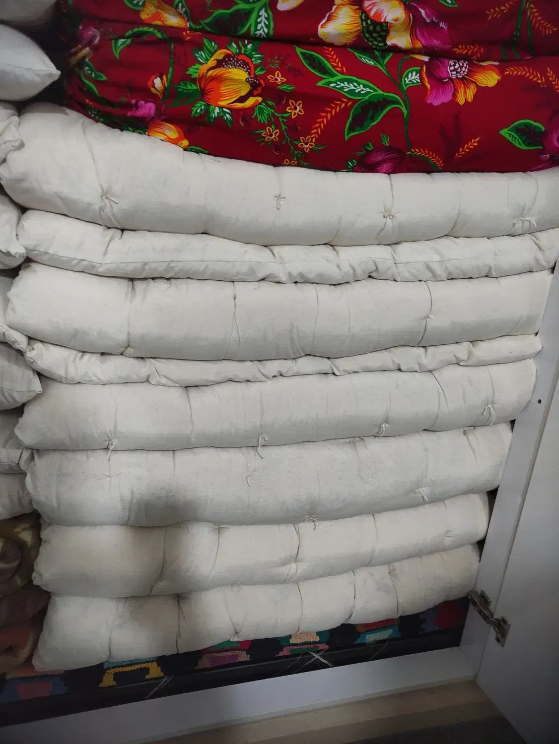 رختخواب|رختخواب، بالش، پتو|محمدشهر, همایون ویلا|دیوار