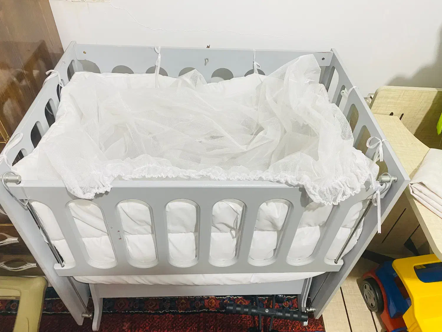 تخت گهواره ای کودک|اسباب و اثاث بچه|بیرجند, |دیوار