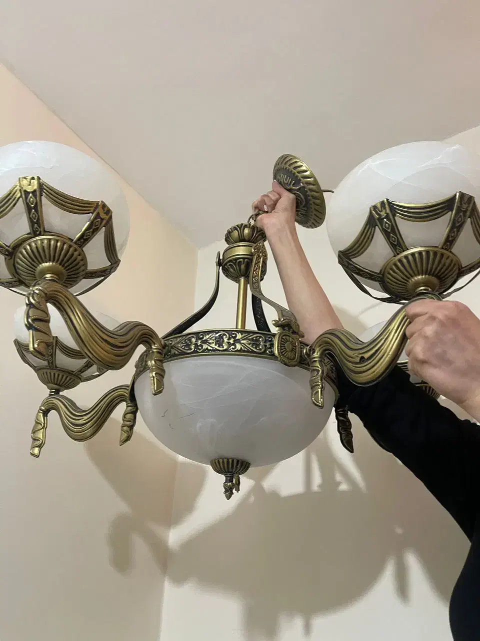 لوستر|لوستر و چراغ آویز|اصفهان, هزارجریب|دیوار