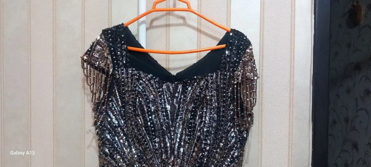 لباس مجلسی نو|لباس|بومهن, |دیوار