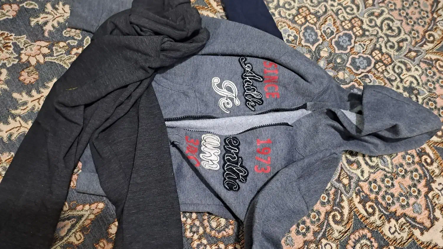 تعدادی لباس پسرانه|لباس|هشتگرد, شهرک گلخانه|دیوار