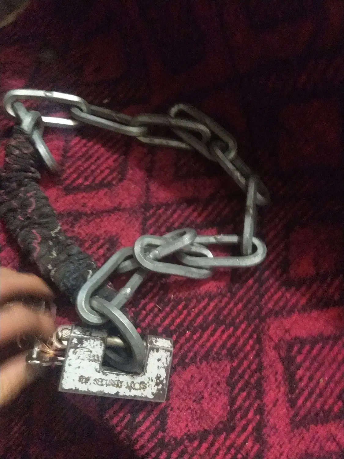 قفل کتابی و زنجیر محکم|موتورسیکلت|اراک, |دیوار