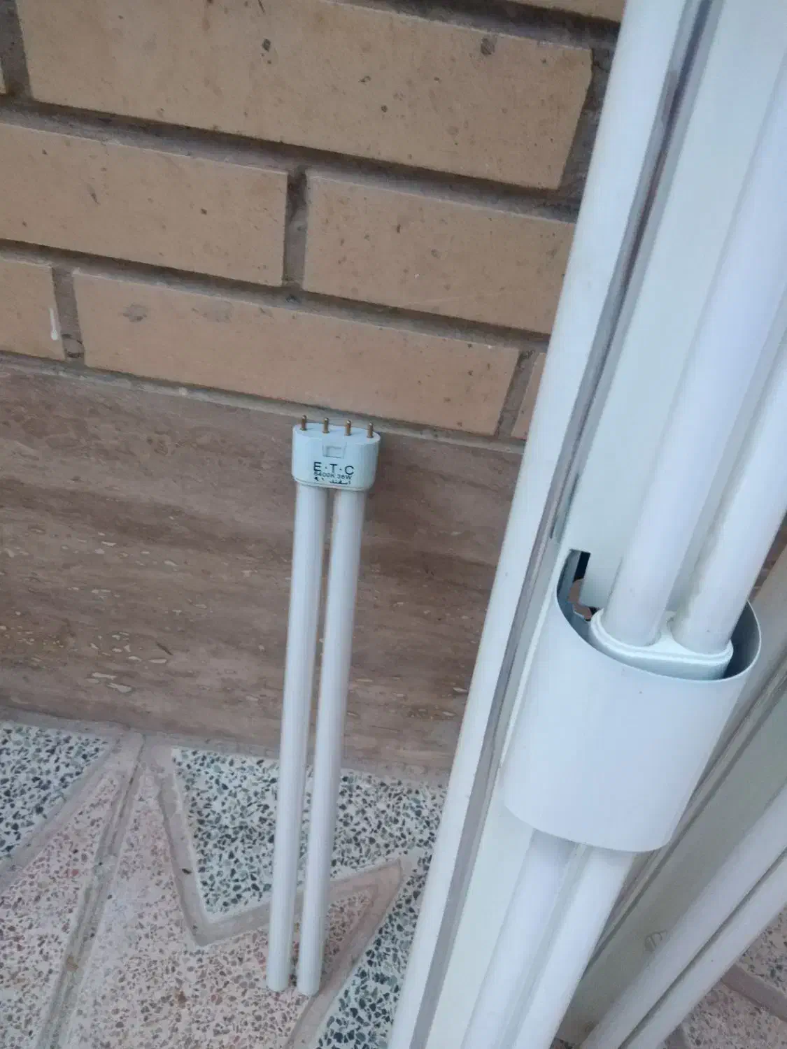 لامپ مهتابی|لامپ و چراغ|شاهینشهر, خانه کارگر|دیوار