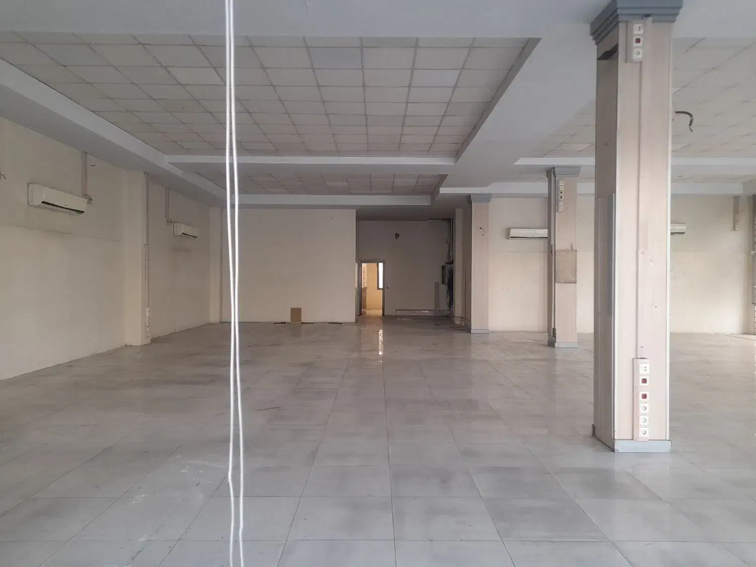 ۴۰۰ متر تجاری فلت ۶ دهنه بر ۵۰ متر  با تابلو|اجارهٔ مغازه و غرفه|تهران, سید خندان (جلفا)|دیوار