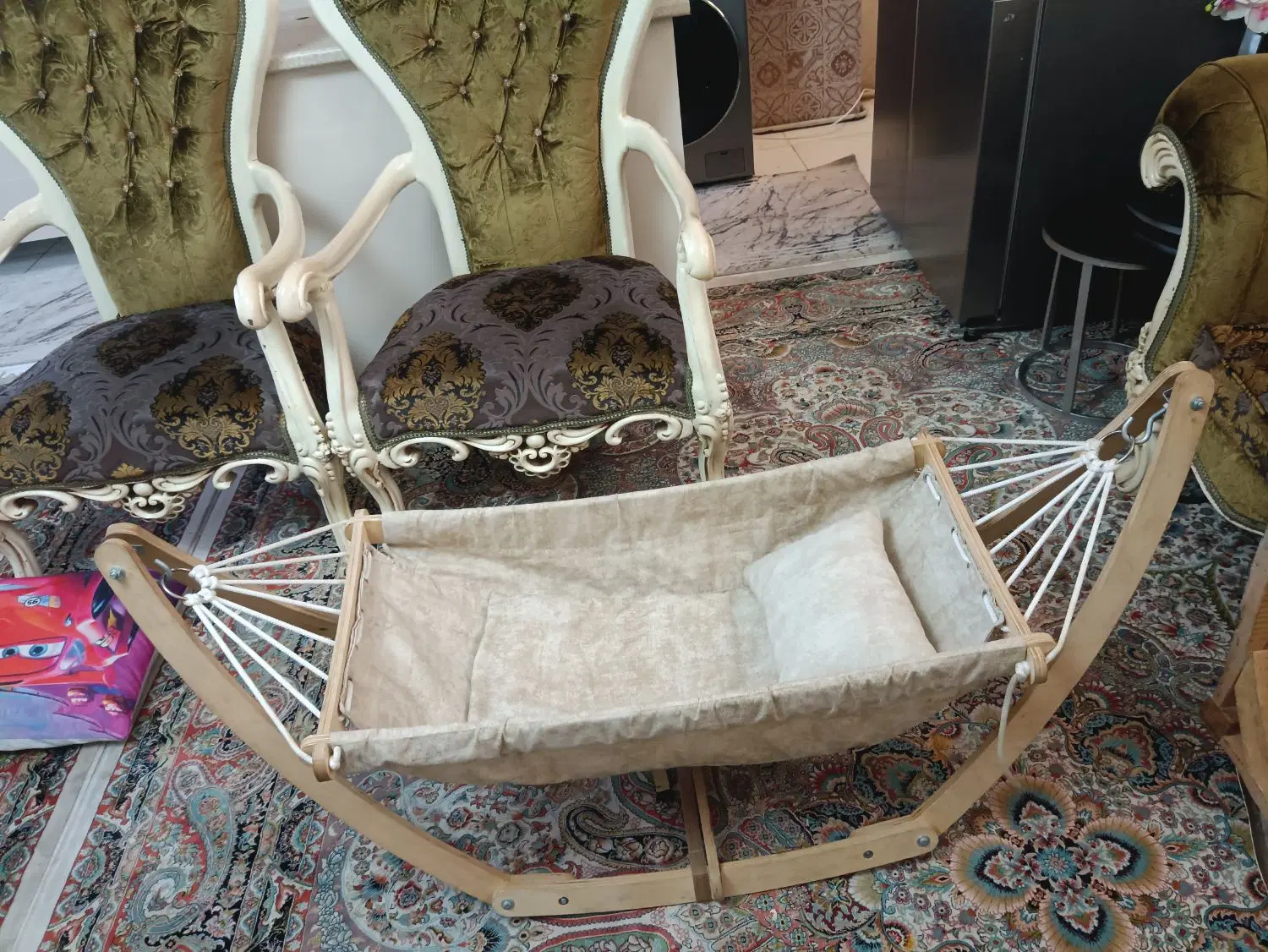 گهواره بسیار نو|تخت و صندلی بچه|تهران, جلیلی|دیوار