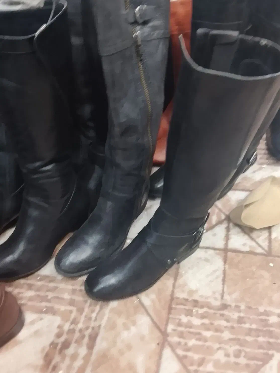 چکمه زنانه|کیف، کفش، کمربند|رشت, سعدی (تختی)|دیوار