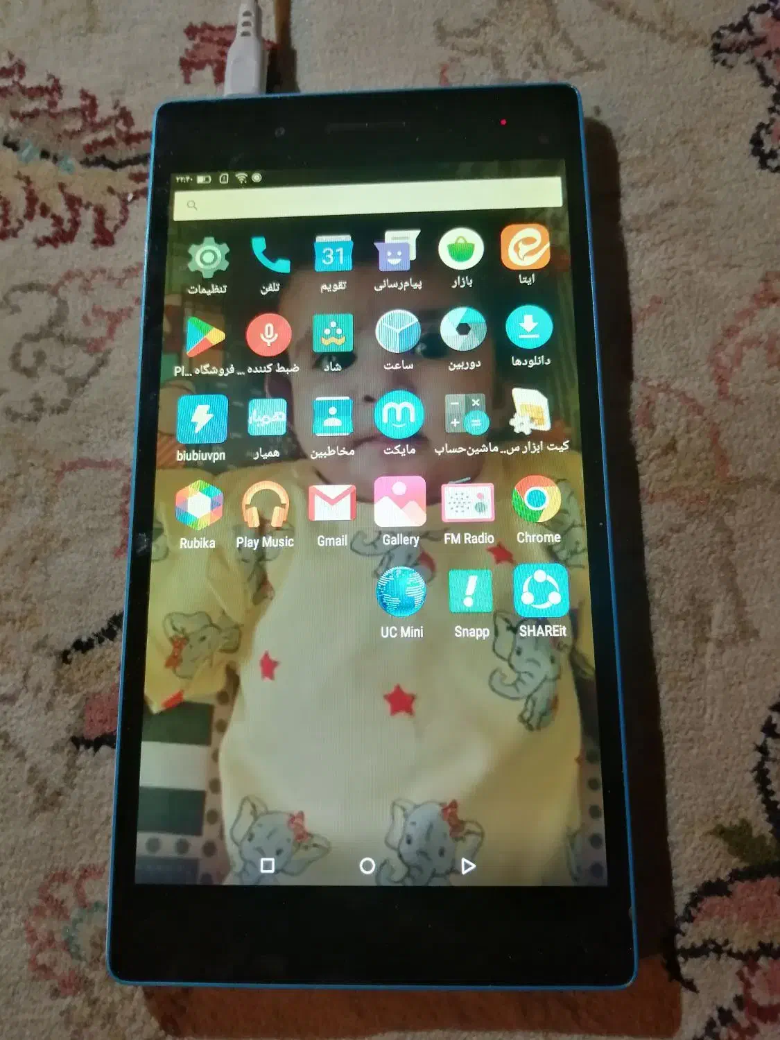 تبلت|تبلت|مشهد, کارگران|دیوار