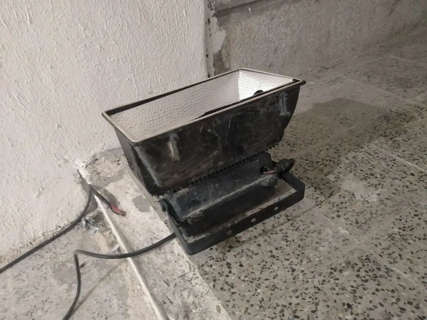 پروژکتور 1000 وات کاملا سالم و گیرنده دیجیتال USB|تلویزیون و پروژکتور|شیراز, شهرک گلستان|دیوار