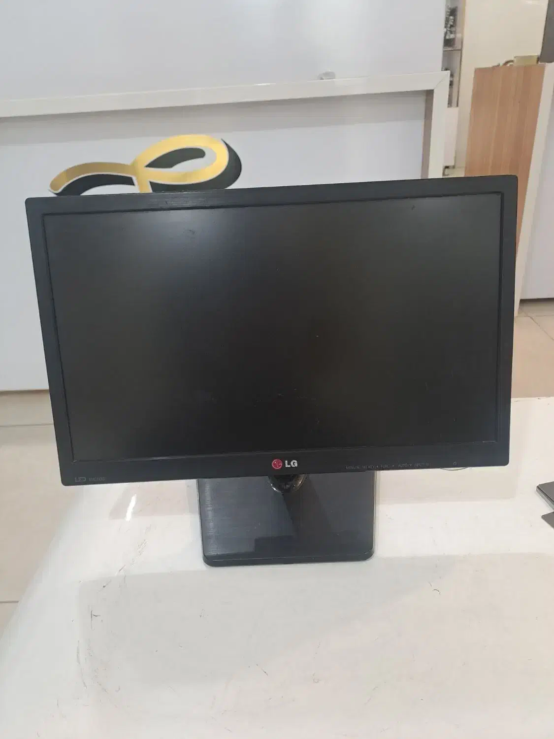 مانیتور ۱۹اینچ LG led flatron|قطعات و لوازم جانبی رایانه|شهرکرد, |دیوار