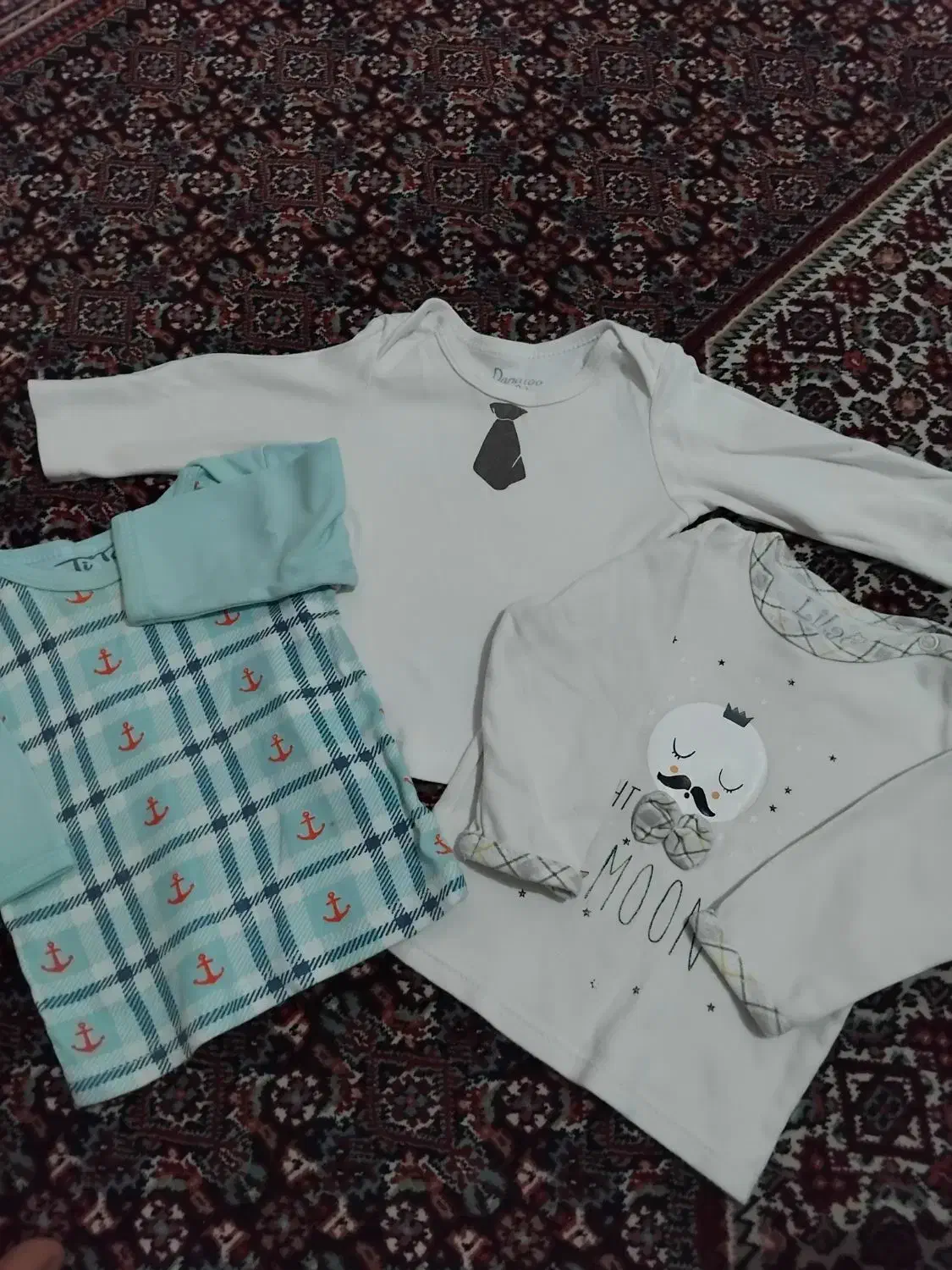 نوزادی تا ۶ ماهگی|کفش و لباس بچه|کرج, شهرک بیدارچشمه|دیوار