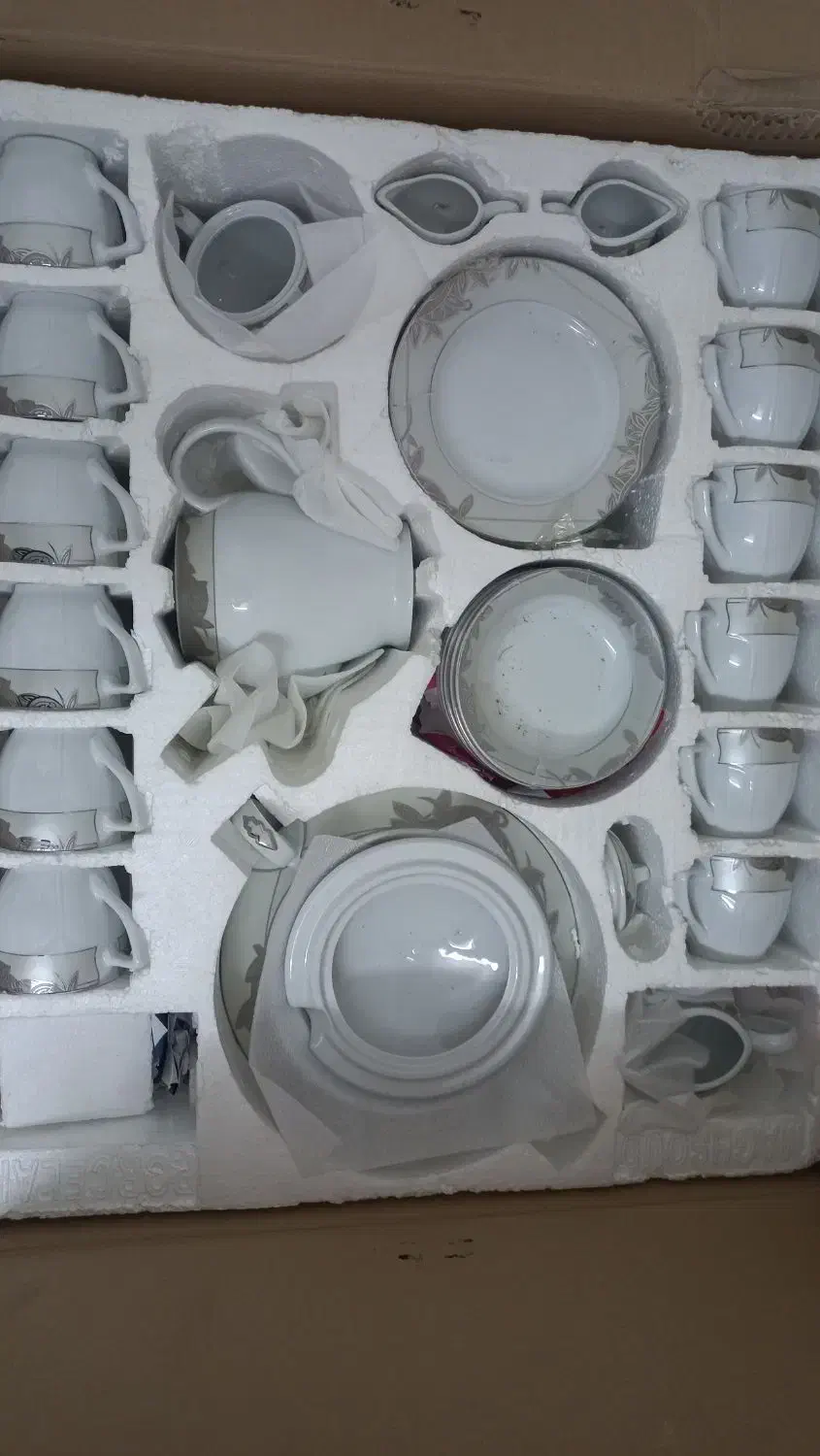 سرویس چینی ۱۰۶ پارچه نو|ظروف سرو و پذیرایی|سبزوار, قصبه اب یمین|دیوار