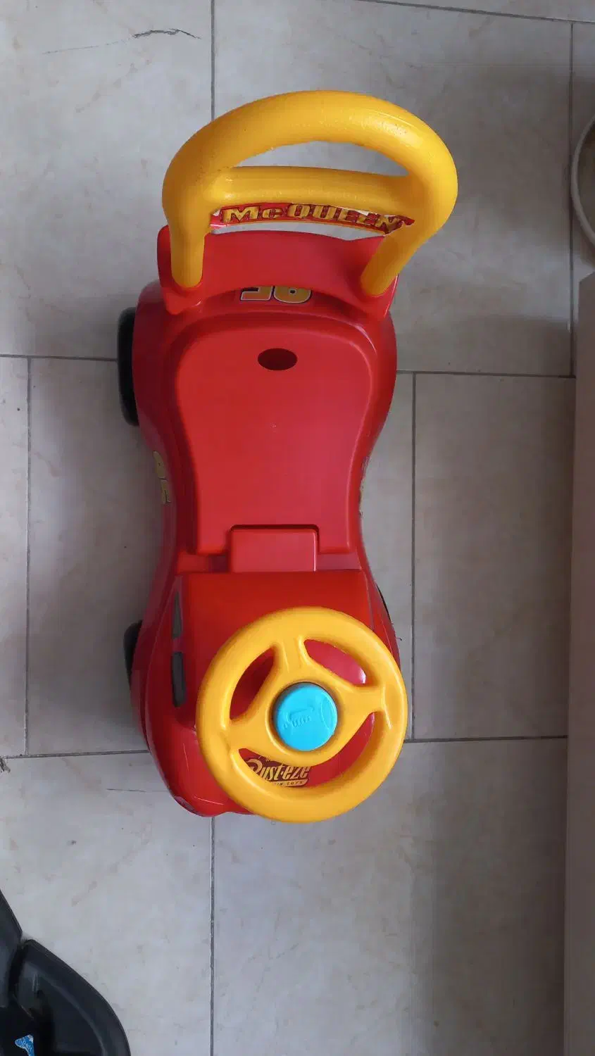 ماشین اسباب بازی مک کوئین به اضافه صندلی کودک|اسباب و اثاث بچه|تهران, باشگاه نفت|دیوار