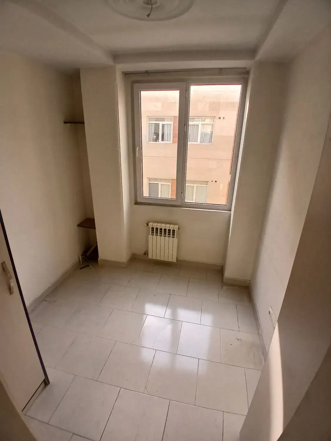 ۵۲متر یکخواب آسانسور انباری  تخلیه