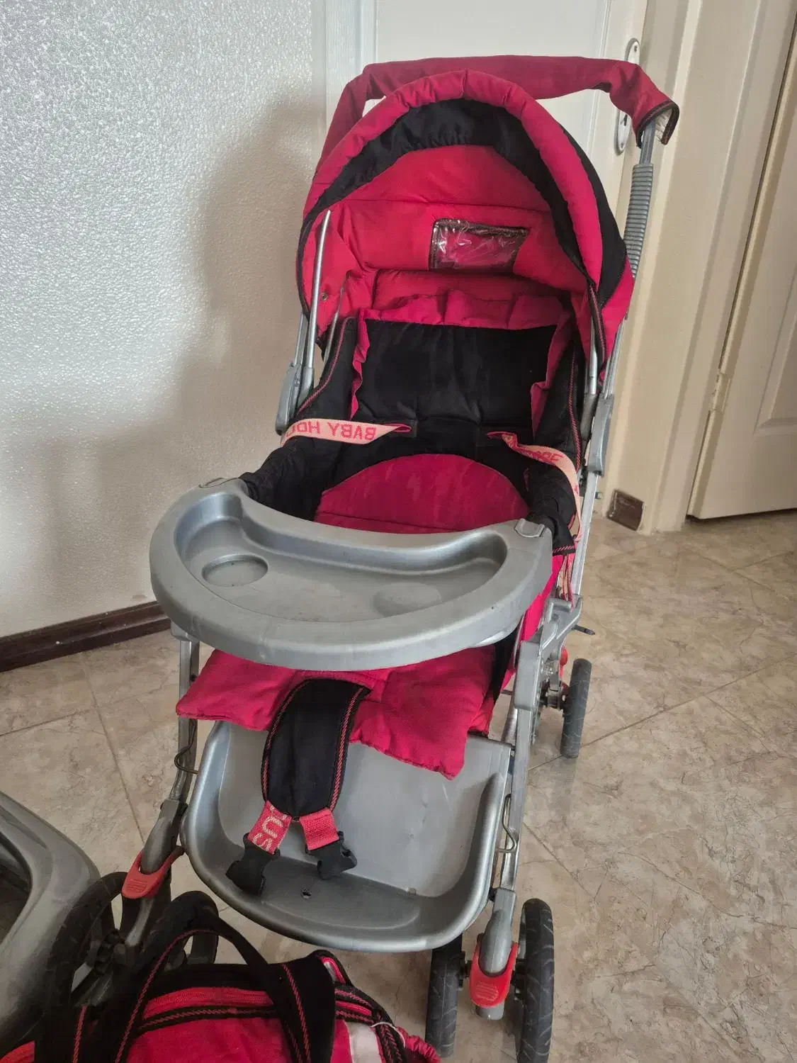 کالسکه و روروک|کالسکه و لوازم جانبی|شاهینشهر, بنیاد ازدواج|دیوار