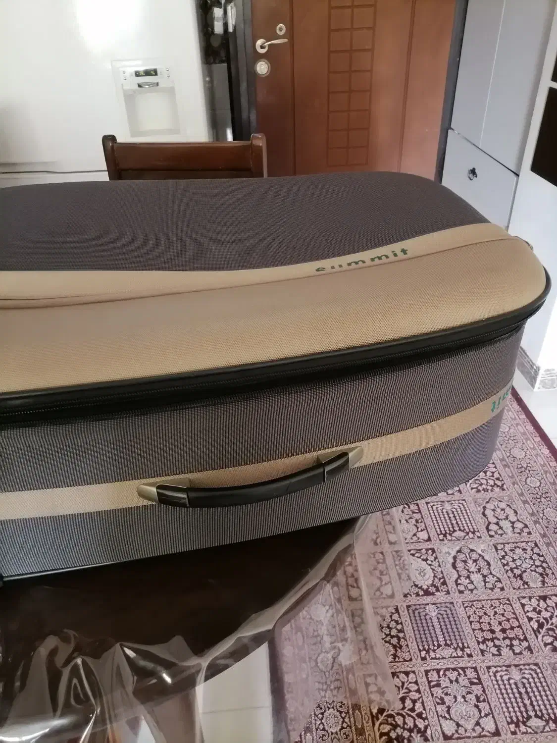 چمدان مسافرتی بزرگ|کیف، کفش، کمربند|رشت, رشتیان|دیوار