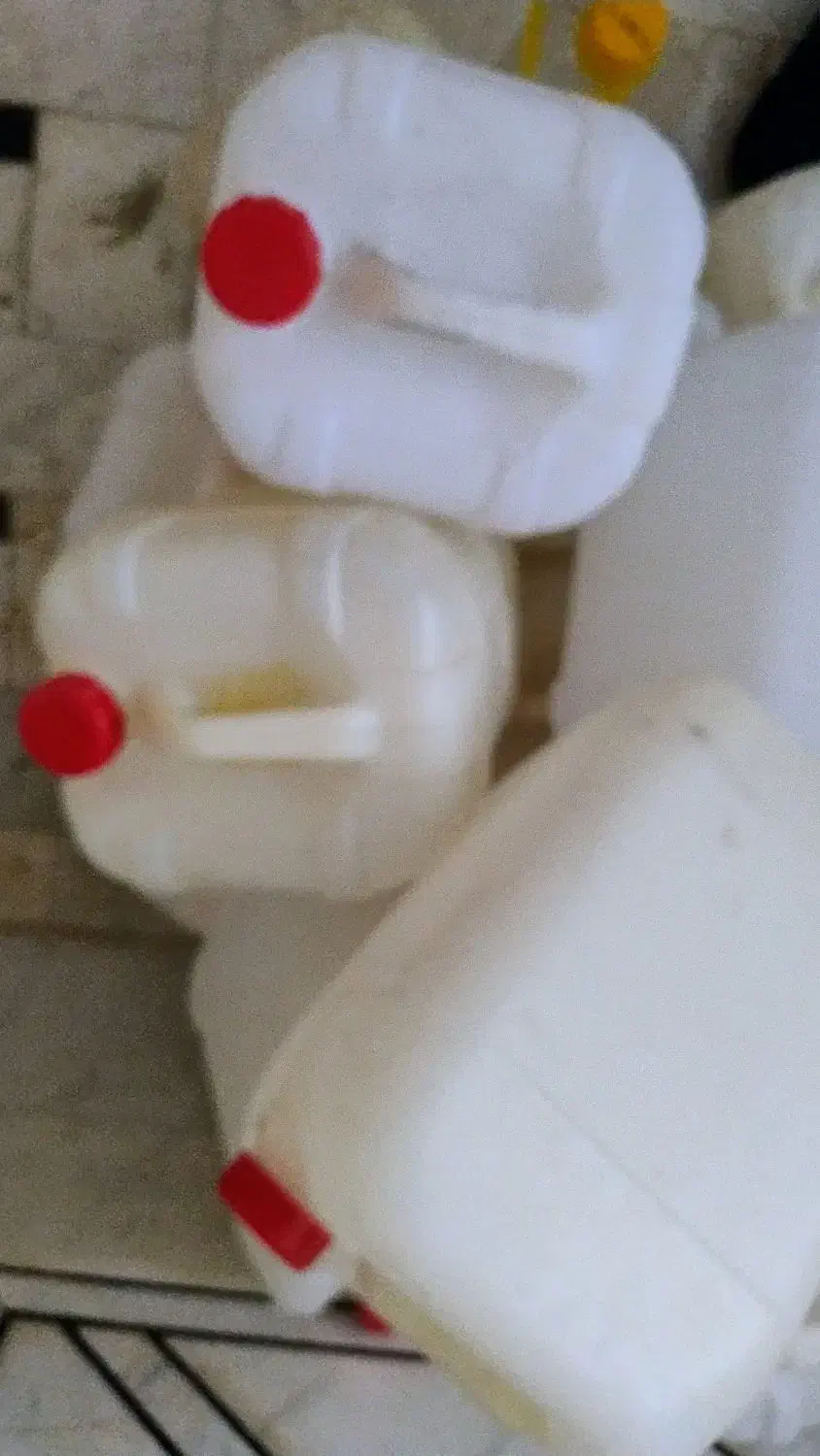 بشکه ۱۰ لیتری و ۵ لیتری|ظروف نگهدارنده، پلاستیکی، یک‌بارمصرف|نجف‌آباد, منتظری شمالی|دیوار