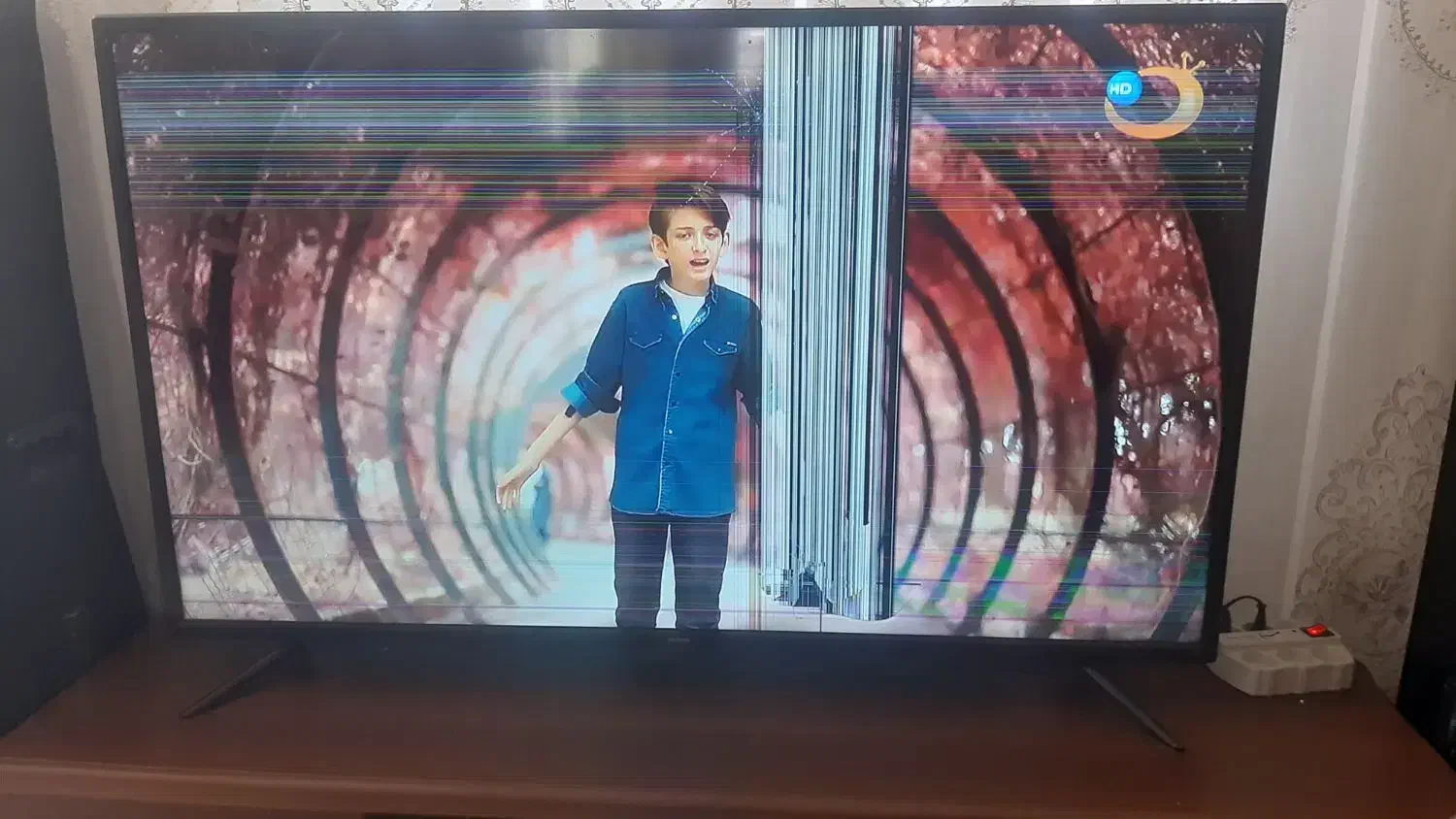 تلویزیون ۵۵ اینچ نیاز به تعمیر|تلویزیون و پروژکتور|ملارد, |دیوار