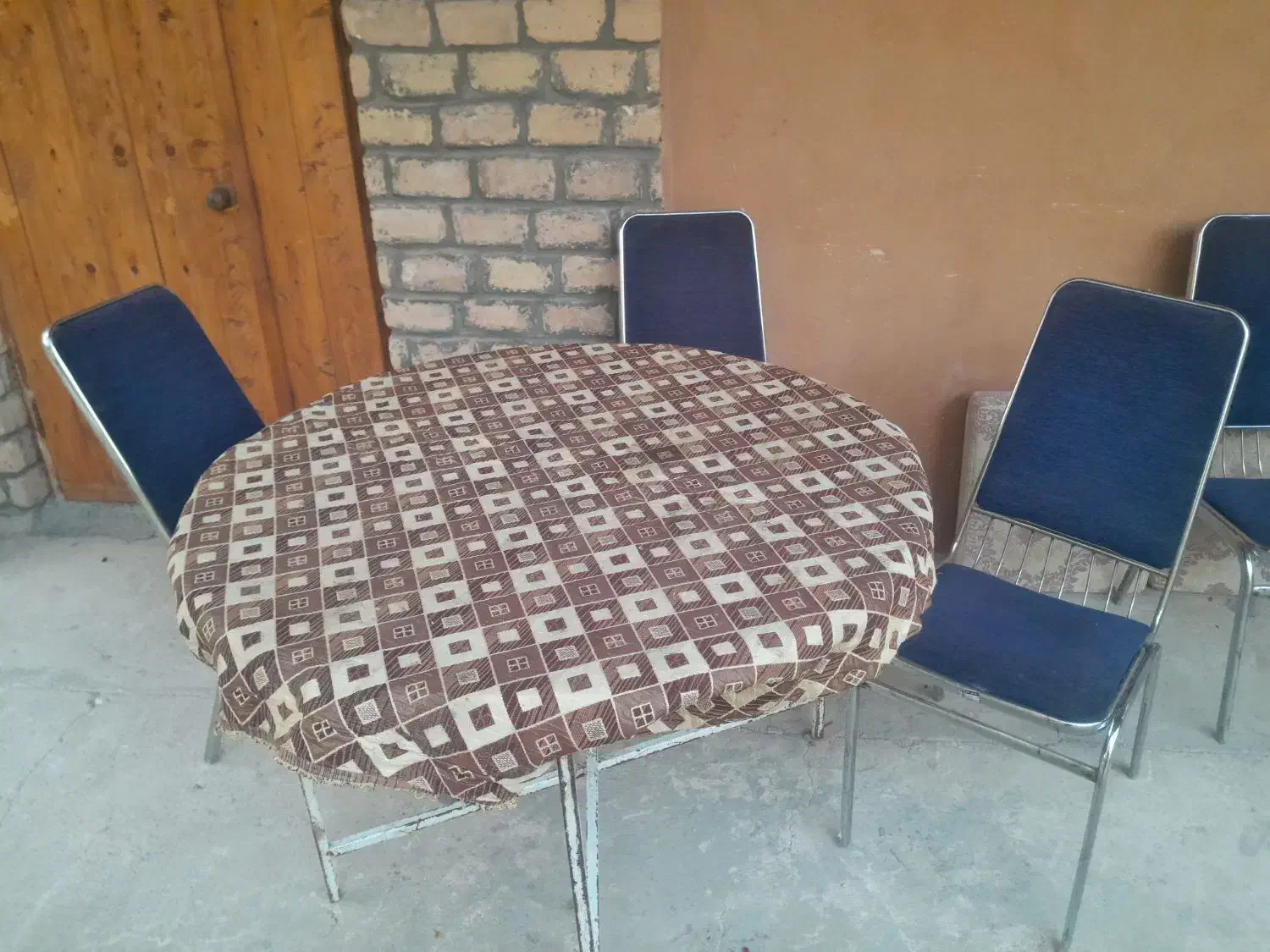 میز و صندلی|صندلی و نیمکت|رستمکلا, |دیوار