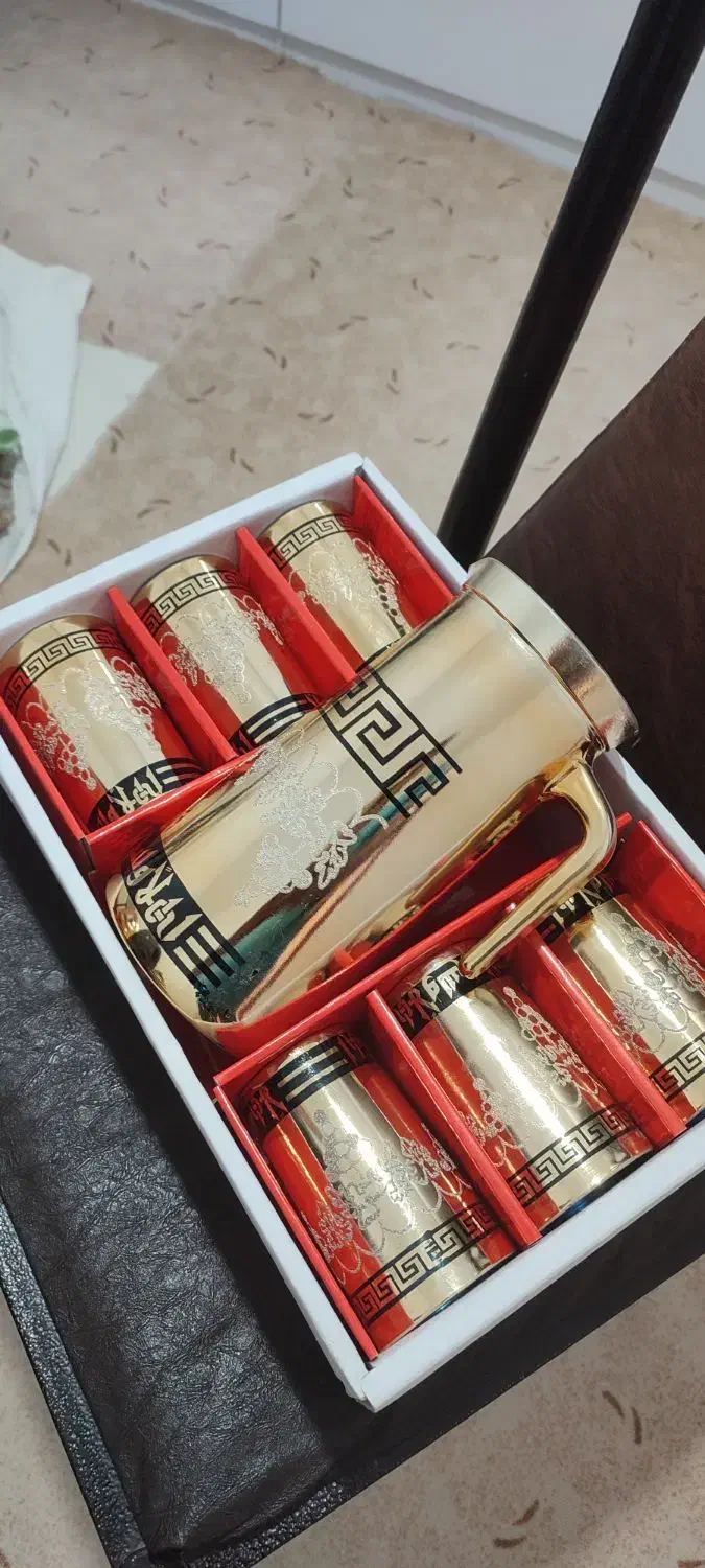 لیوان|ظروف نگهدارنده، پلاستیکی، یک‌بارمصرف|شاهین‌شهر, شهرک هشت بهشت|دیوار