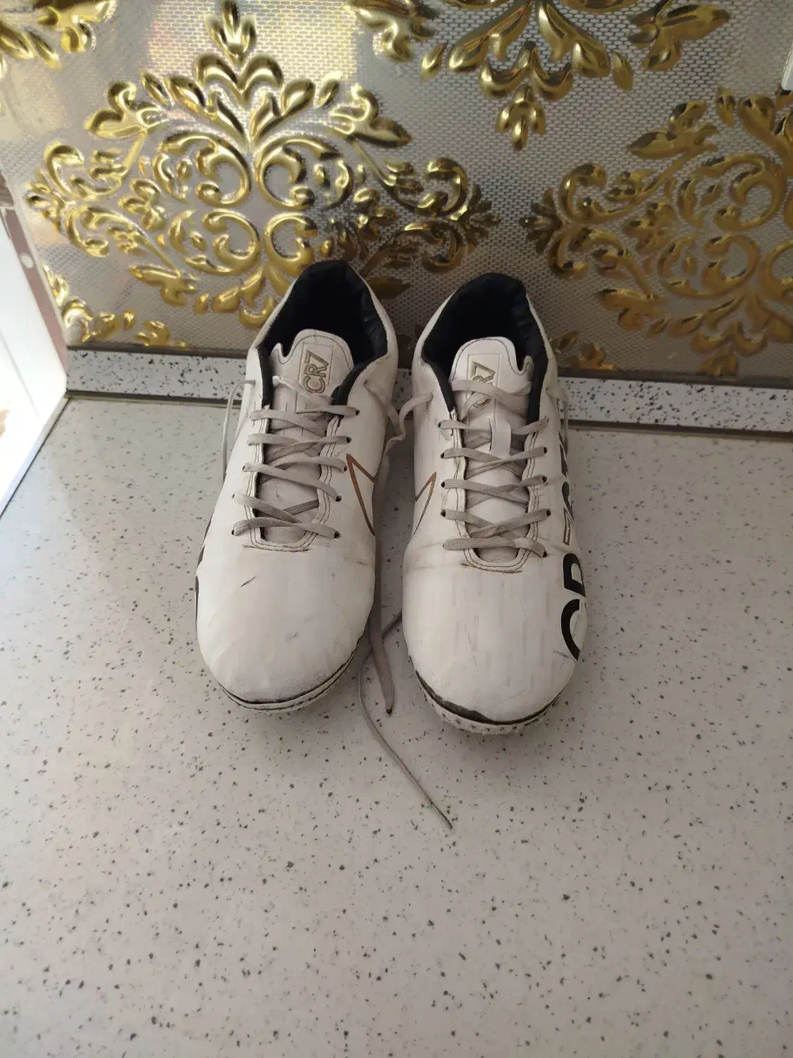 کفش چمن|کیف، کفش، کمربند|شیروان (خراسان), |دیوار