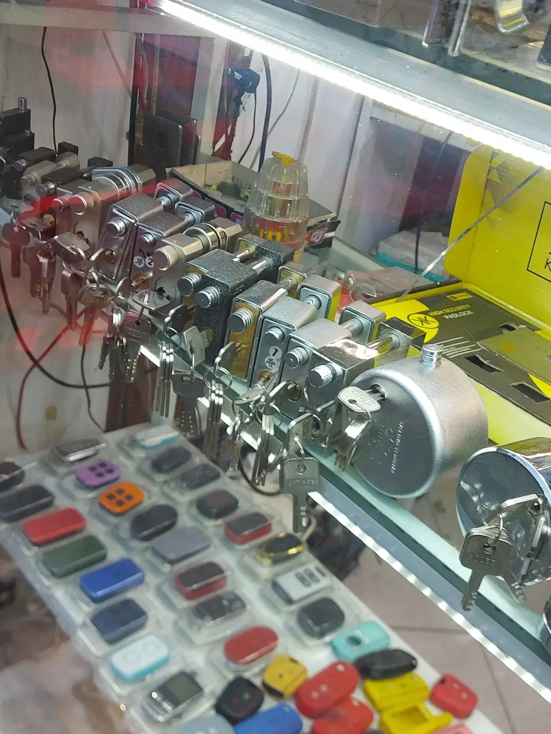 کلیدسازی شبانه روزی تهرانپارس حکیمیه پیروزی مجیدیه|خدمات پیشه و مهارت|تهران, مجیدیه|دیوار