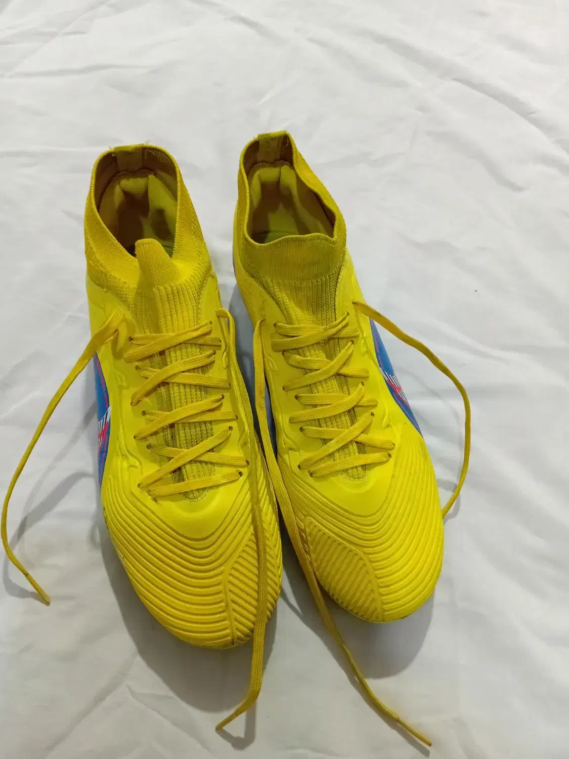 کفش ورزشی فوتبال|کیف، کفش، کمربند|سمنان, |دیوار