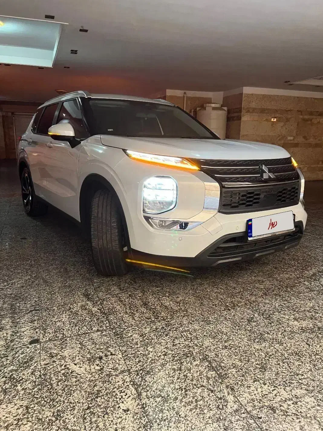 میتسوبیشی اوتلندر hلاین فول کامل دو تا کار2023|خودرو سواری و وانت|تهران, درختی|دیوار