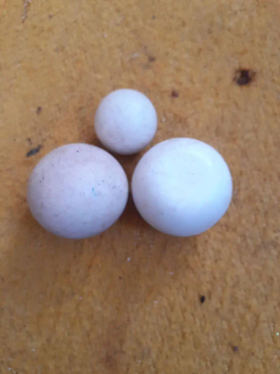 سه عددسنگ آسیاب گهنه واصل|جواهرات|اصفهان, بهار آزادی|دیوار