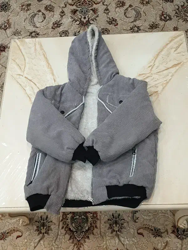 لباس پسرانه|لباس|الشتر, |دیوار