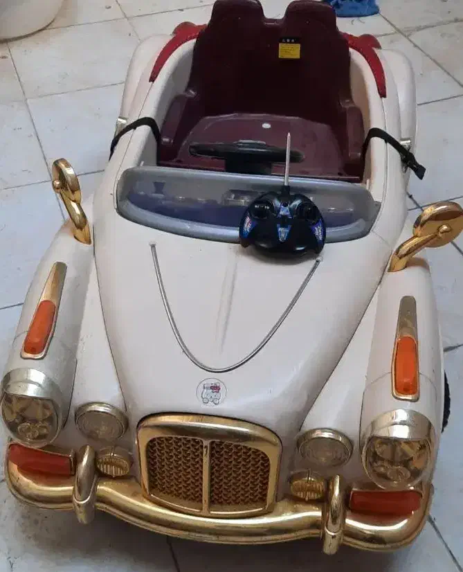 ماشین شارژی دو موتوره با پخش آهنگ|اسباب‌بازی بچه|تهران, امیریه|دیوار