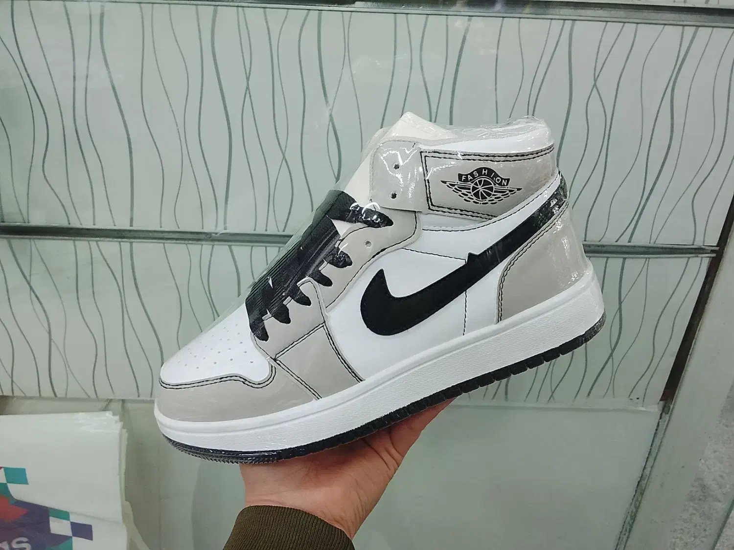 نایک جردن ساقدار و بدون ساق|کیف، کفش، کمربند|شیراز, سیاه سنگ|دیوار