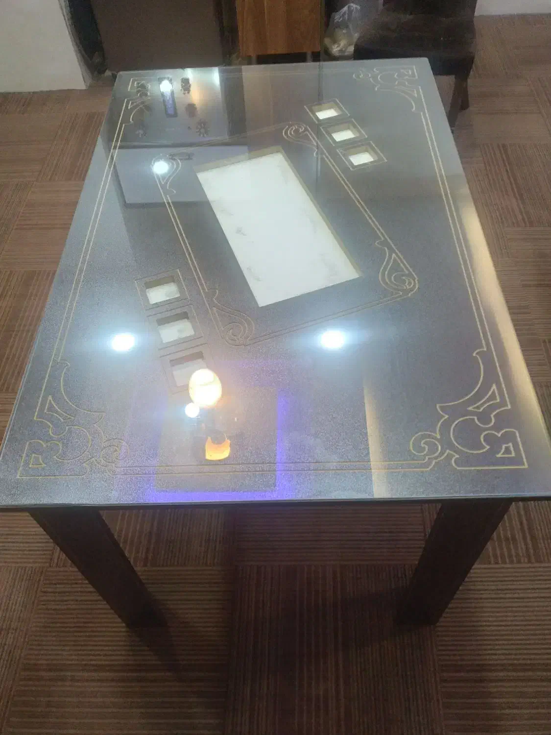 فروش میز ناهار خوری ۴ نفره.فقط میز موجود می باشد.|میز و صندلی غذاخوری|سیاهکل, |دیوار