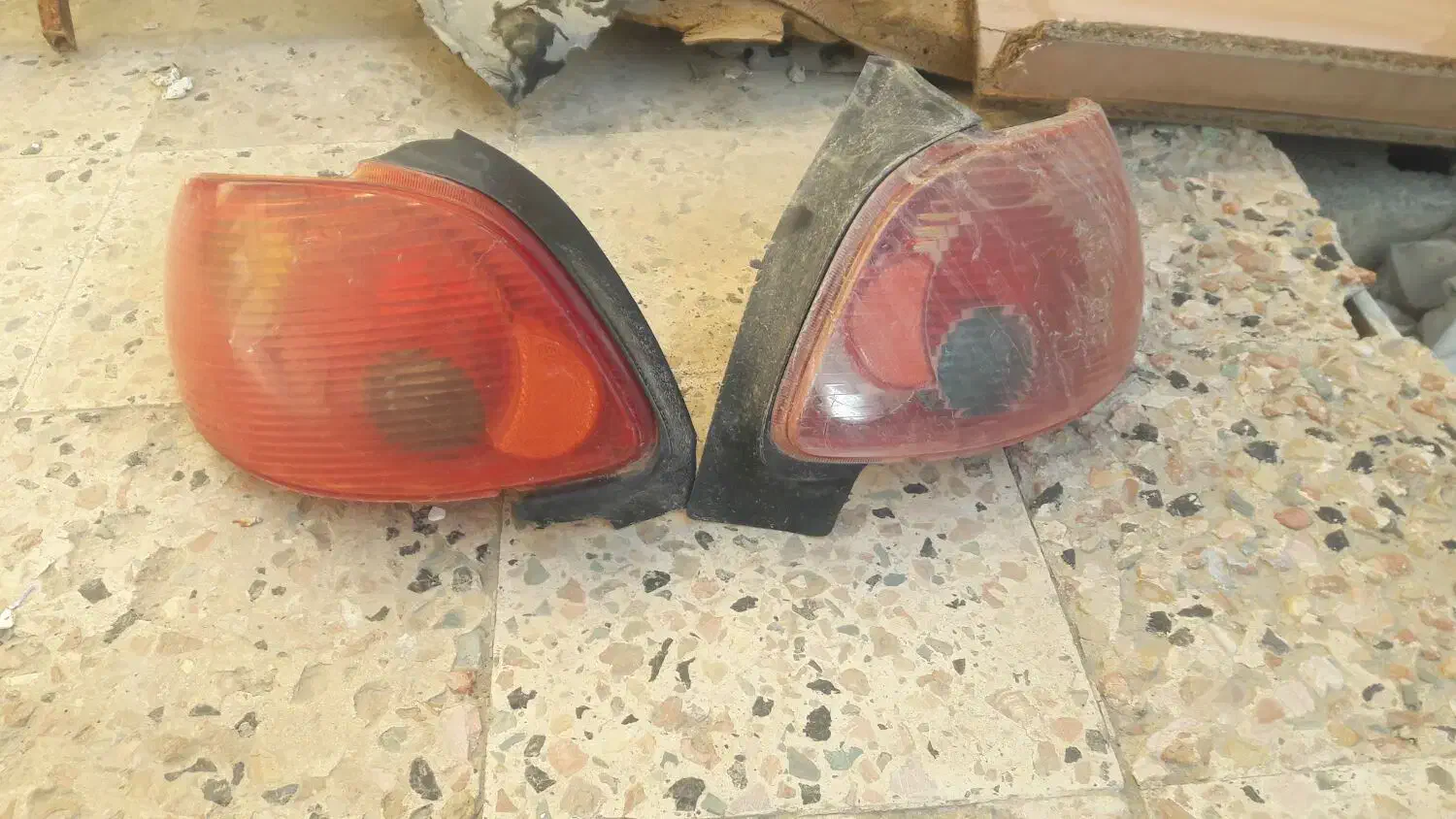 یک جفت چراغ خطرودوعددگلگیرجلو۲۰۶رنگ نوک مدادی|قطعات یدکی و لوازم جانبی|شیروان (خراسان), |دیوار