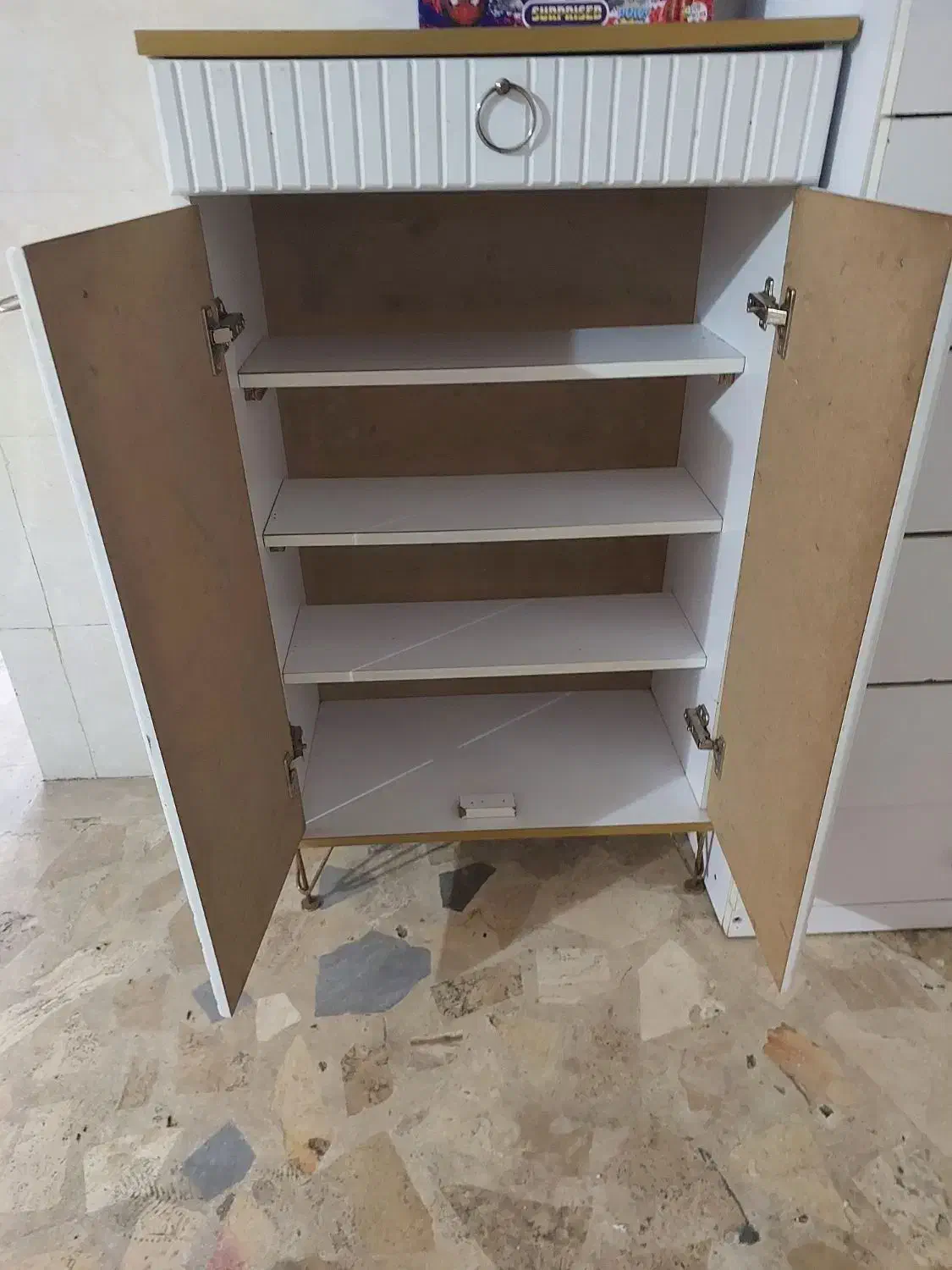 جاکفشی و کمدلباسی در حد استثنائی|جاکفشی، کمد، دراور|رشت, نیروی دریایی|دیوار