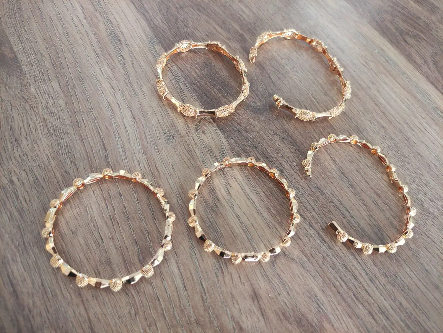 النگو ژوبینگ رنگ ثابت|جواهرات|تبریز, |دیوار