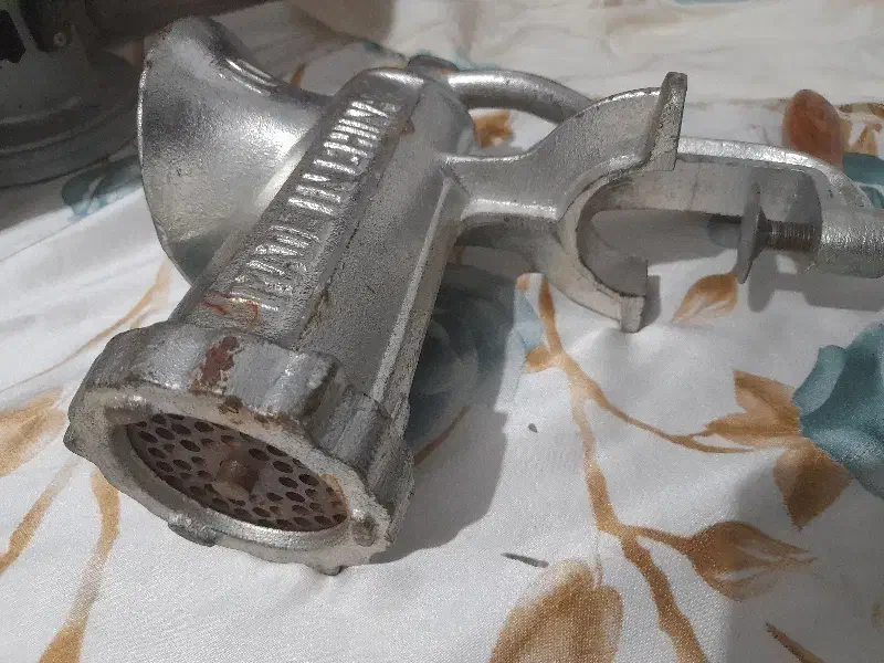 چرخ گوشت دستی|خردکن، آسیاب، غذاساز|رشت, لاکان شهر|دیوار