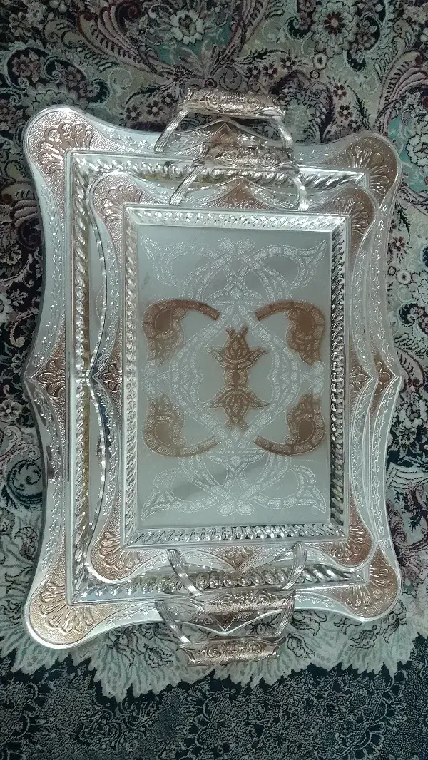 سینی استیل و طلایی|ظروف سرو و پذیرایی|اصفهان, ارزنان|دیوار