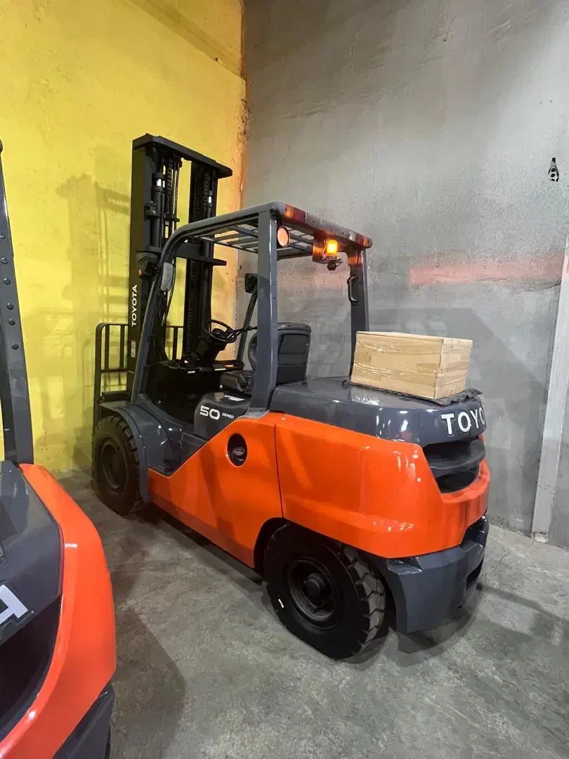 لیفتراک تویوتا ۵ تن دیزل|خودرو سنگین|تهران, فرودگاه مهرآباد|دیوار