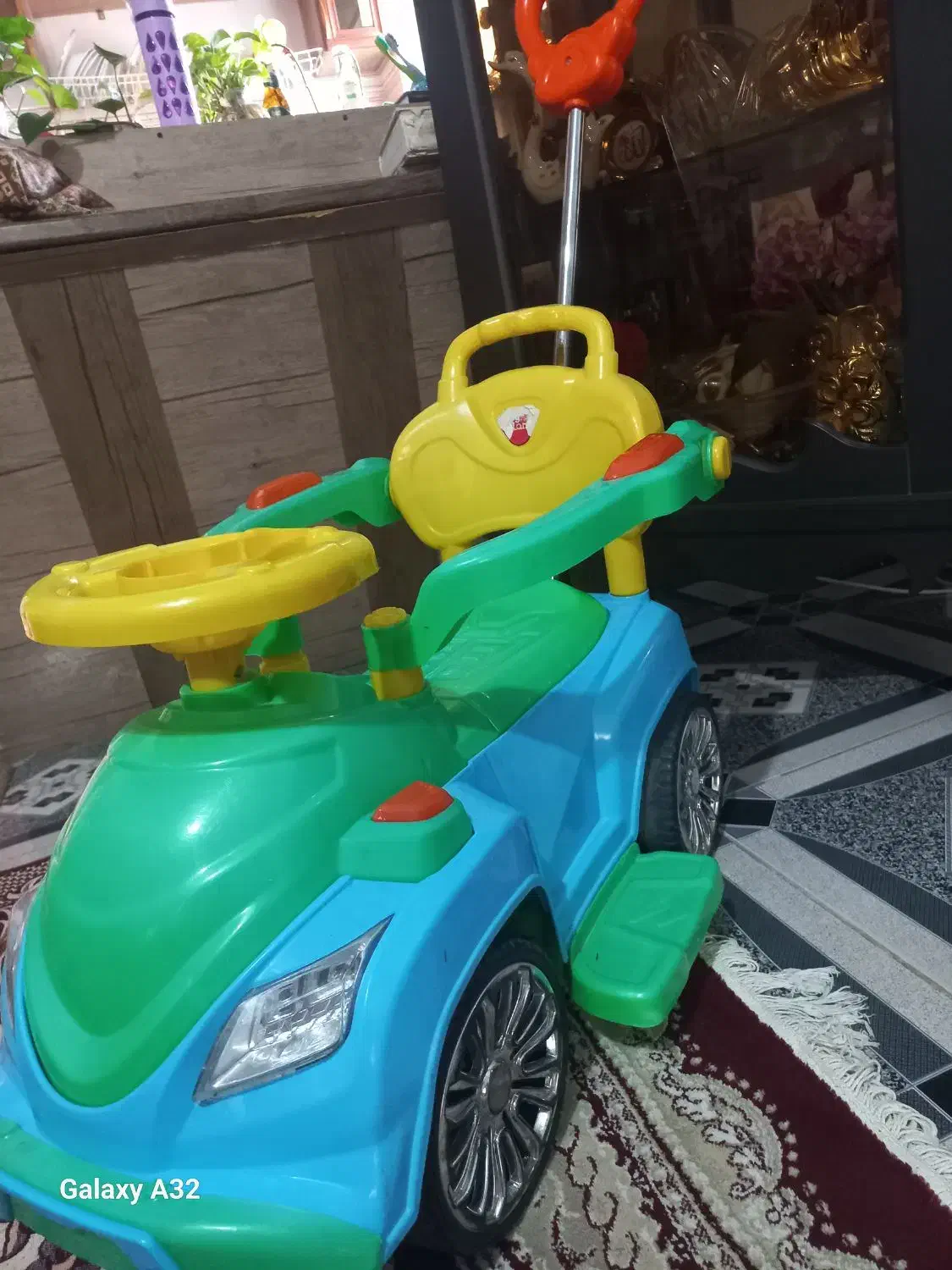 ماشین بازی بچه|اسباببازی بچه|بندر انزلی, نیمه شعبان|دیوار
